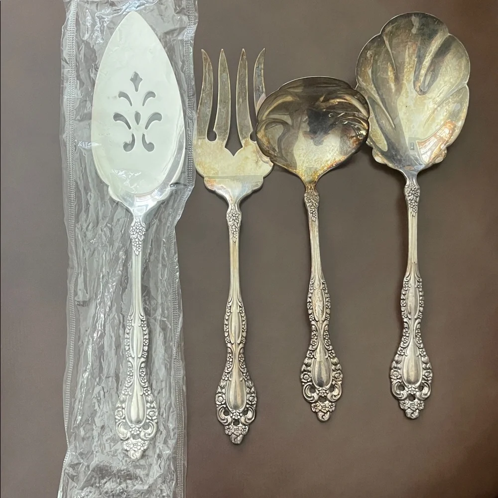 Oneida Victorian Classic Silverplate Elegant Silver Set for 8 + Hostess Set
